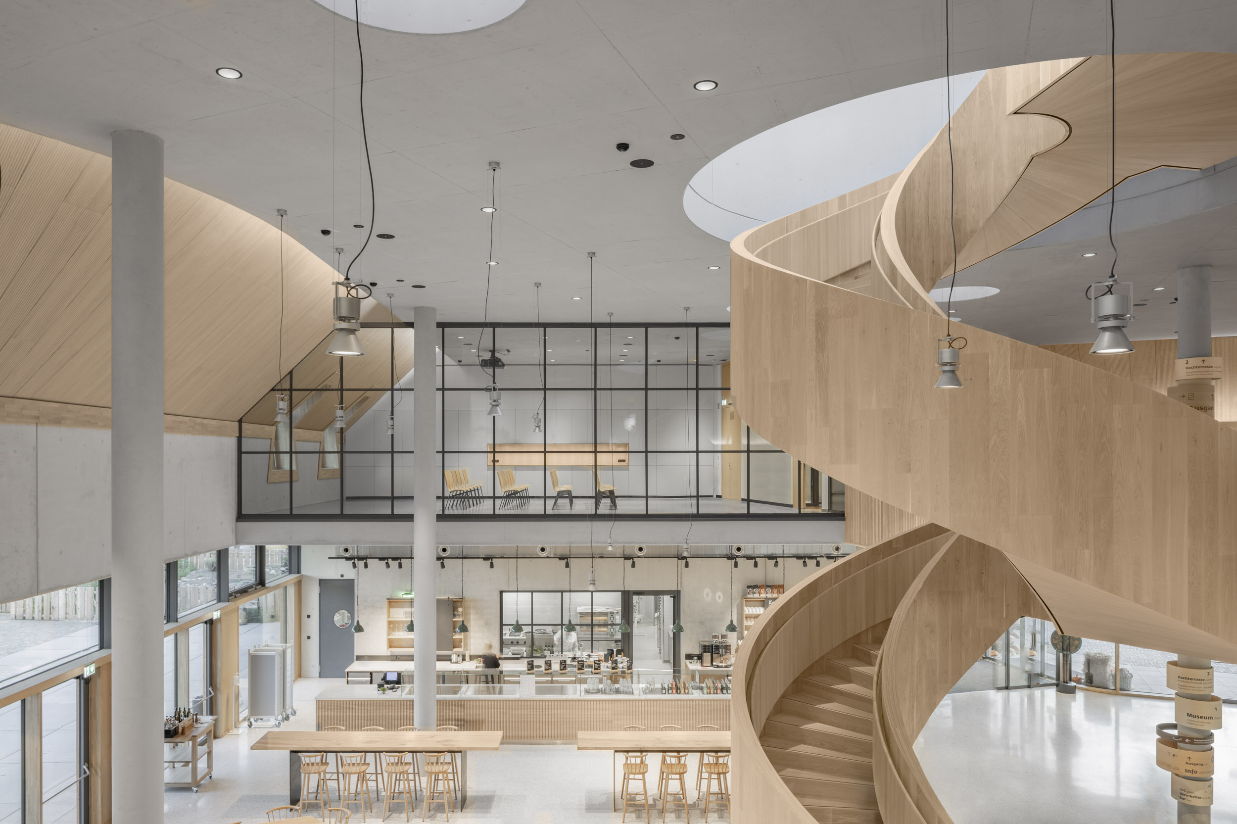 Massivholz-Wendeltreppe