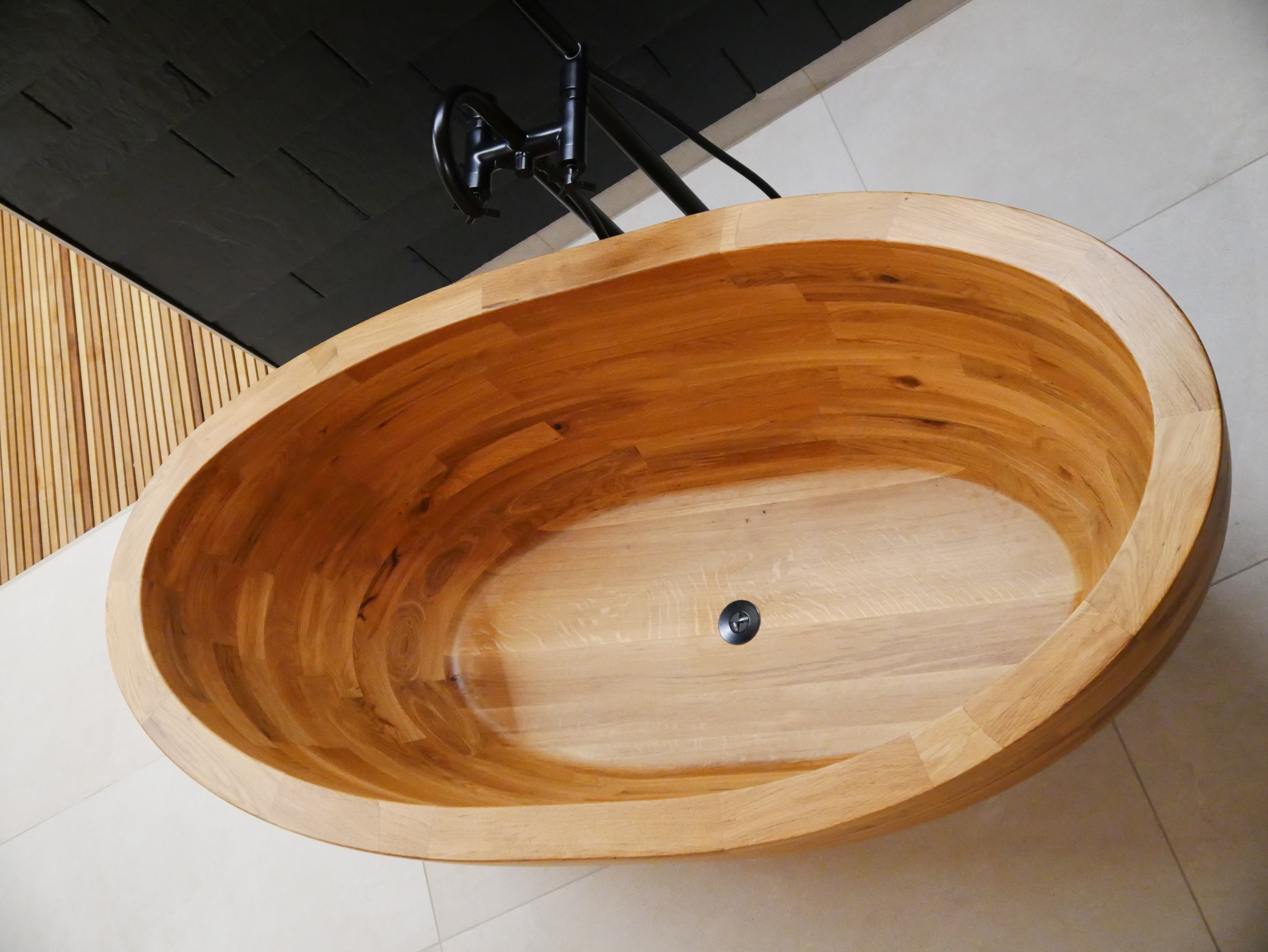 Badewanne aus Holz